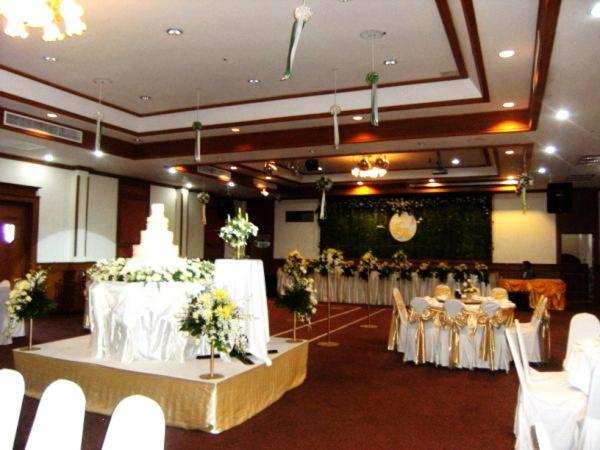 Bunjongburi Hotel Surat Thani Bagian luar foto